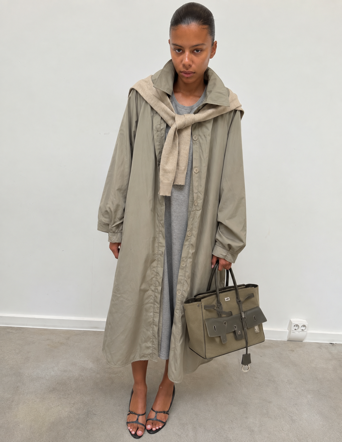 Parka oversize à capuche kaki portée longue