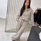 Ensemble jogging taupe porté en boutique