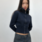 Pull zippé bleu marine, coupe ajustée légèrement courte