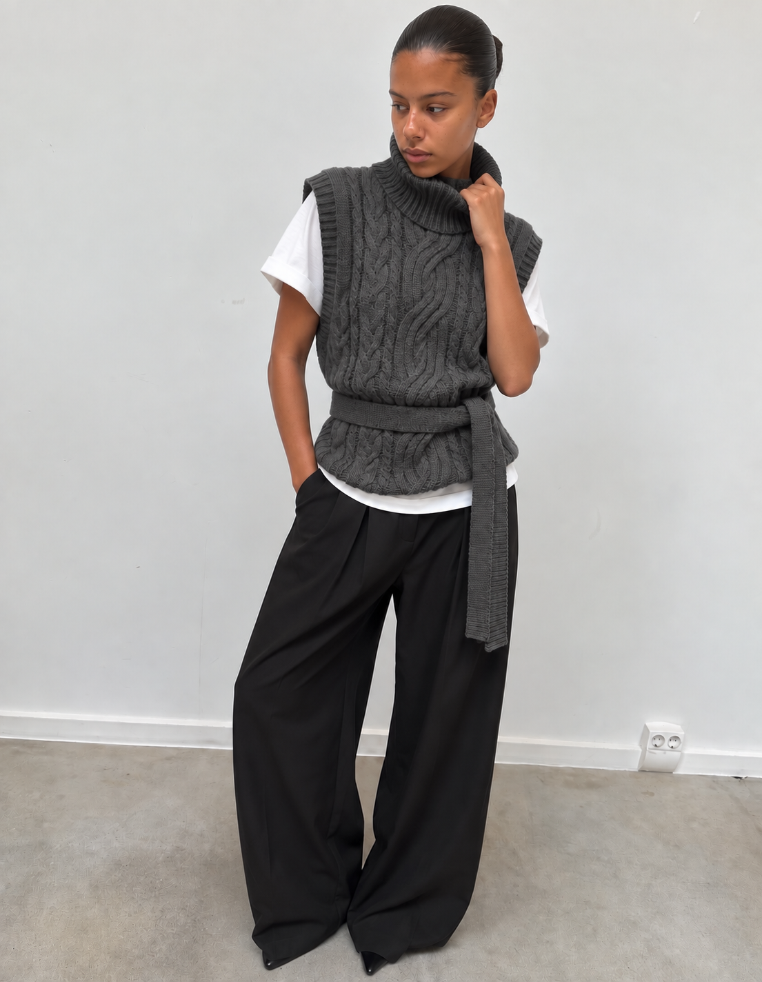 Pull sans manches en maille torsadée, détail de la maille