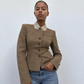 Veste tailoring à col montant, lignes structurées