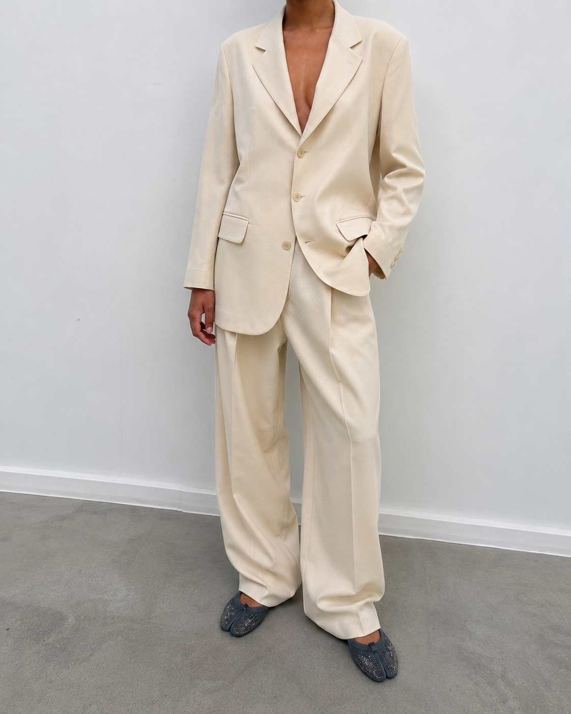 Ensemble costume porté par une mannequin