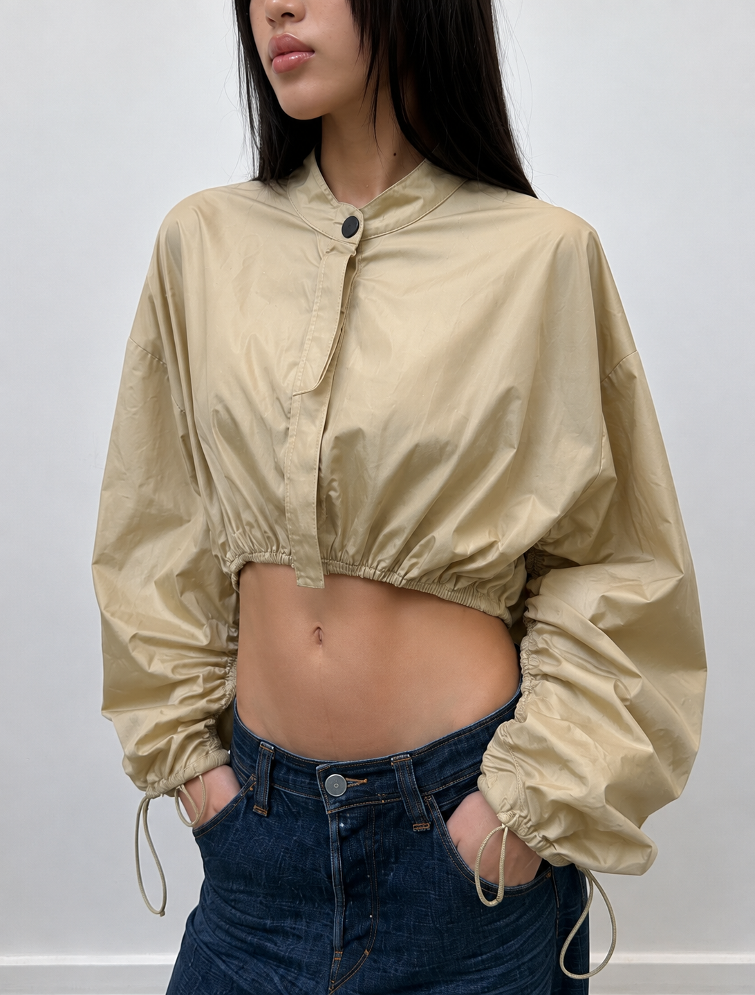 Veste crop beige, coupe ultra-courte et ample