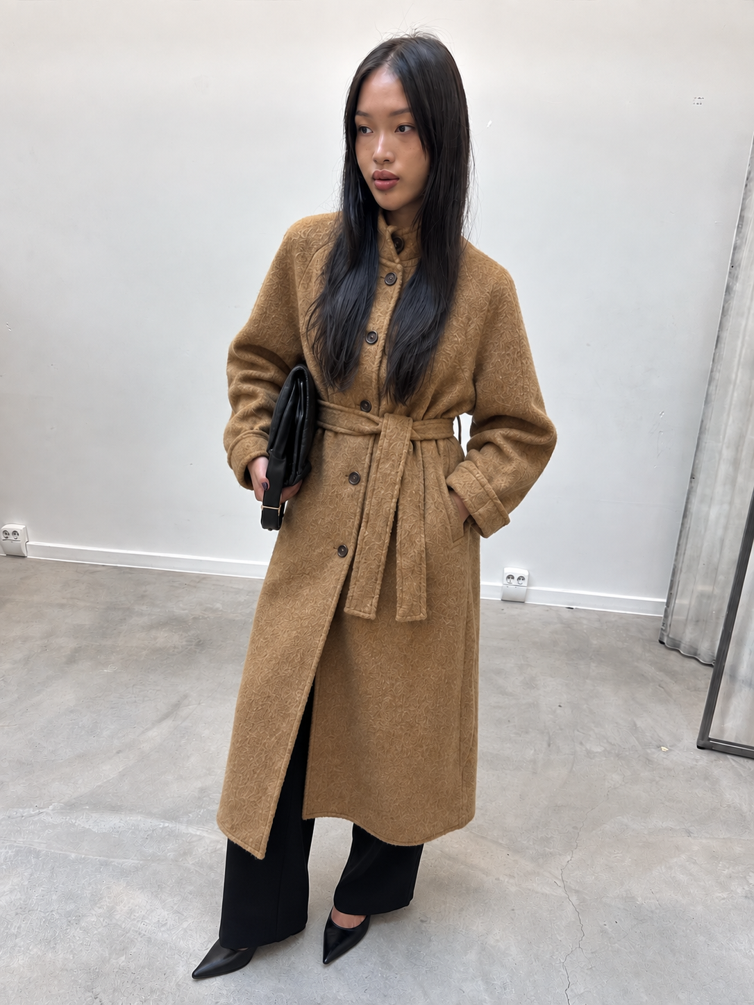 Manteau long à col montant, coupe enveloppante