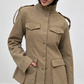 Veste saharienne cintrée, détail des pattes d'épaule