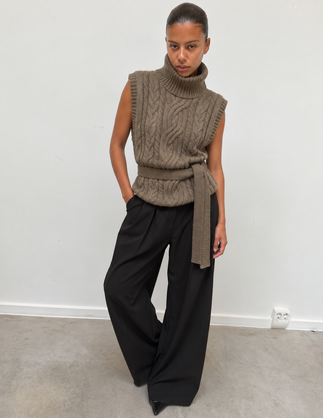 Pull sans manches en maille torsadée, vue de face