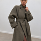 Manteau long kaki, détail de la ceinture